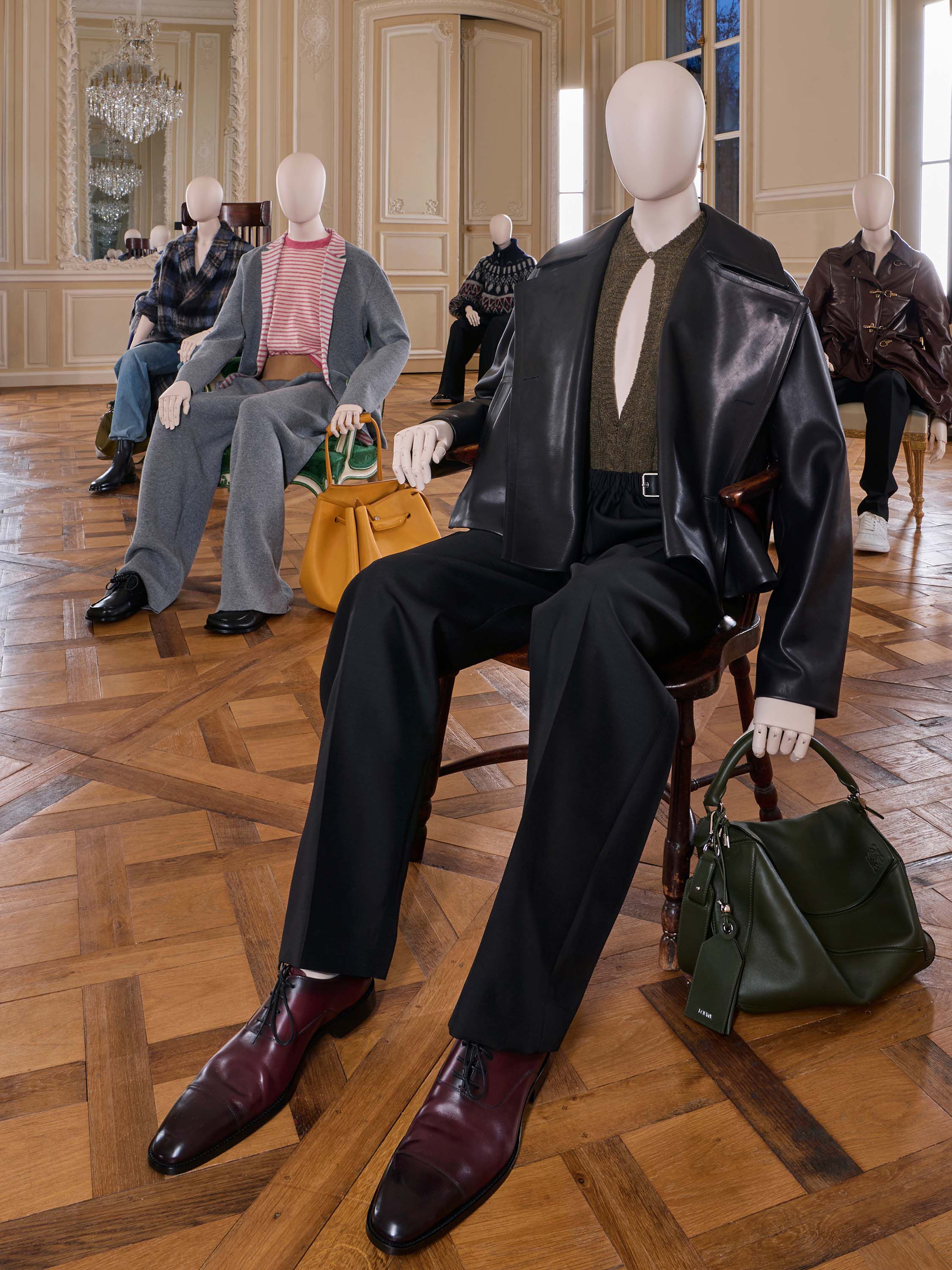 最大12%OFFクーポン FW25 Collection for Women and Men - LOEWE ハンドバッグ